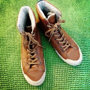 Tommy Hildiger brown leather sneaker